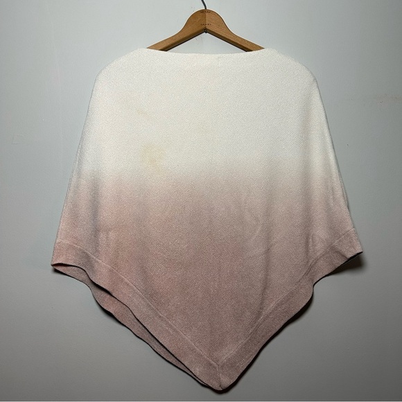 Barefoot Dreams CozyChic Ultra Lite Ocean Breeze Poncho Ombre Rose Mist One Sz - Picture 4 of 10